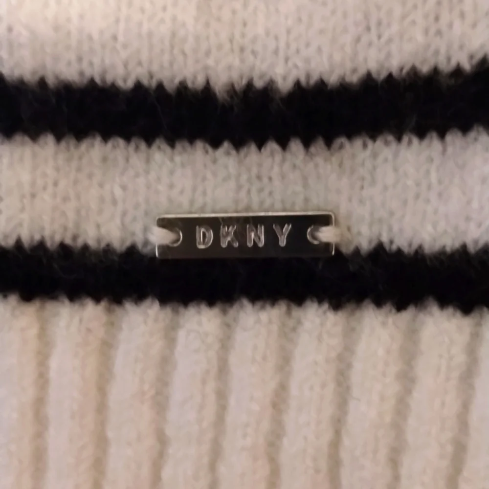 NWOT DKNY boatneck long sleeve cream sweater Sz XL beautiful material